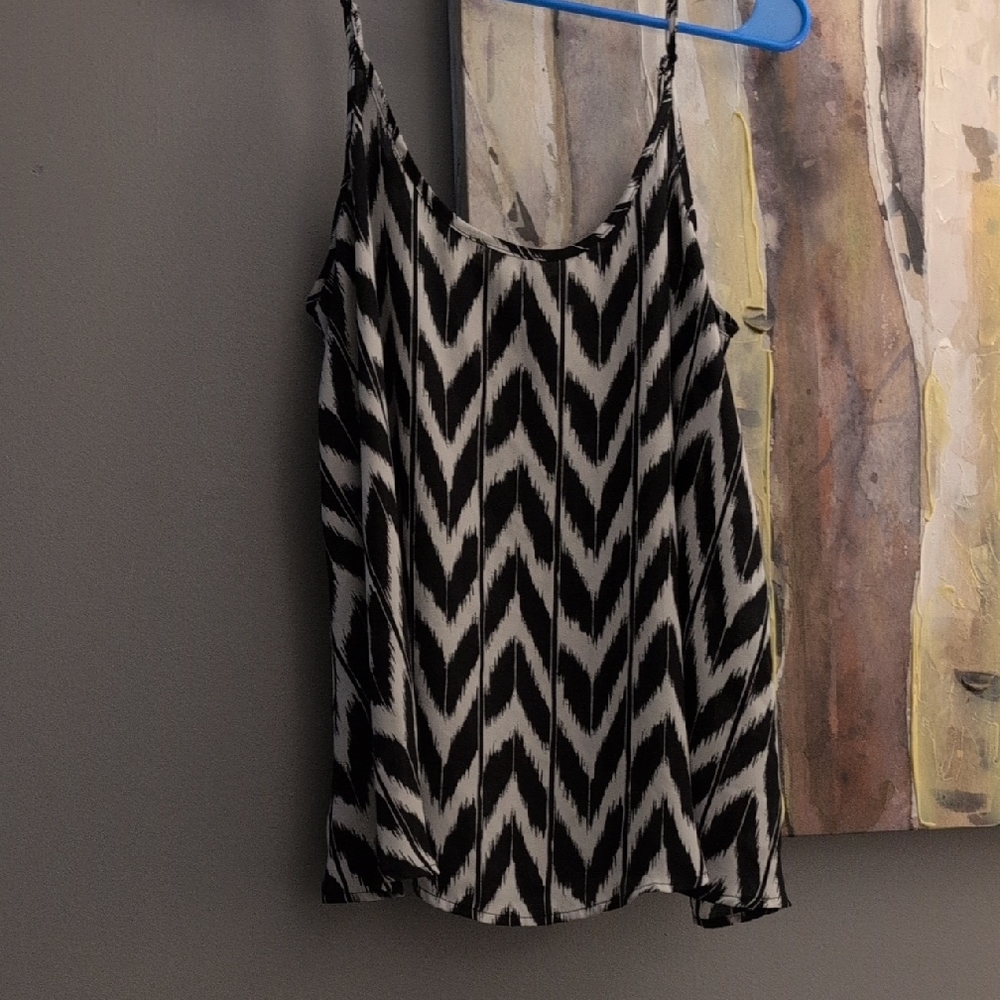 Apt. 9 Black and White Chevron Camisole Size Large